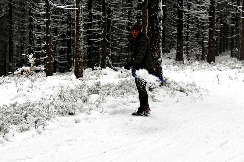 Na Pustevny zamířily v sobotu 9. ledna stovky turistů a desítky běžkařů.