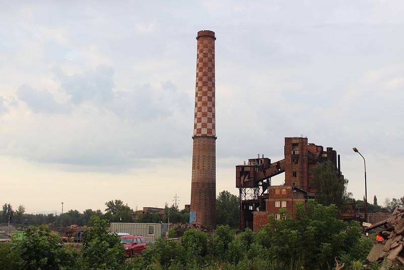 Odstřel komínu Strakáč v areálu Vítkovic v Ostravě, sobota 3. srpna 2019.