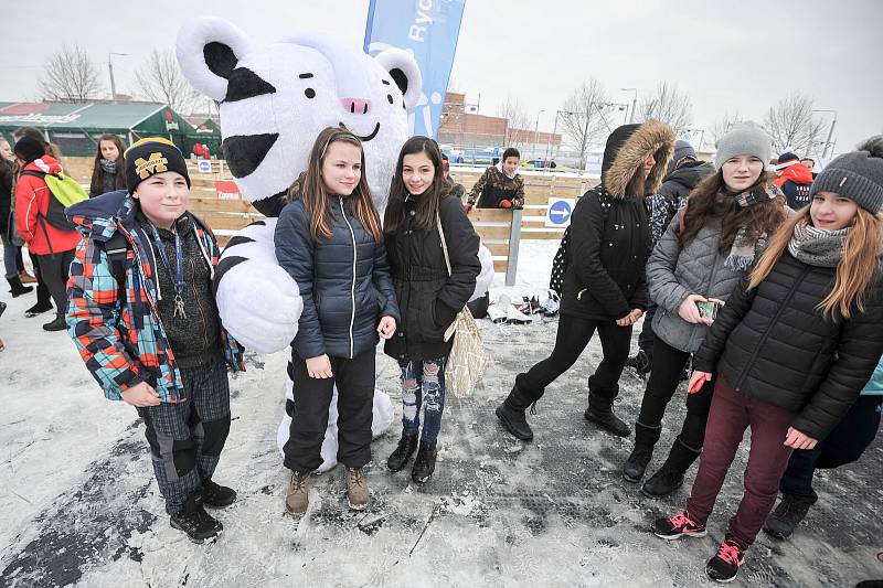 Olympijský festival u Ostravar Arény, 9. února 2018 v Ostravě. Maskot bílý tygr Soohorang.