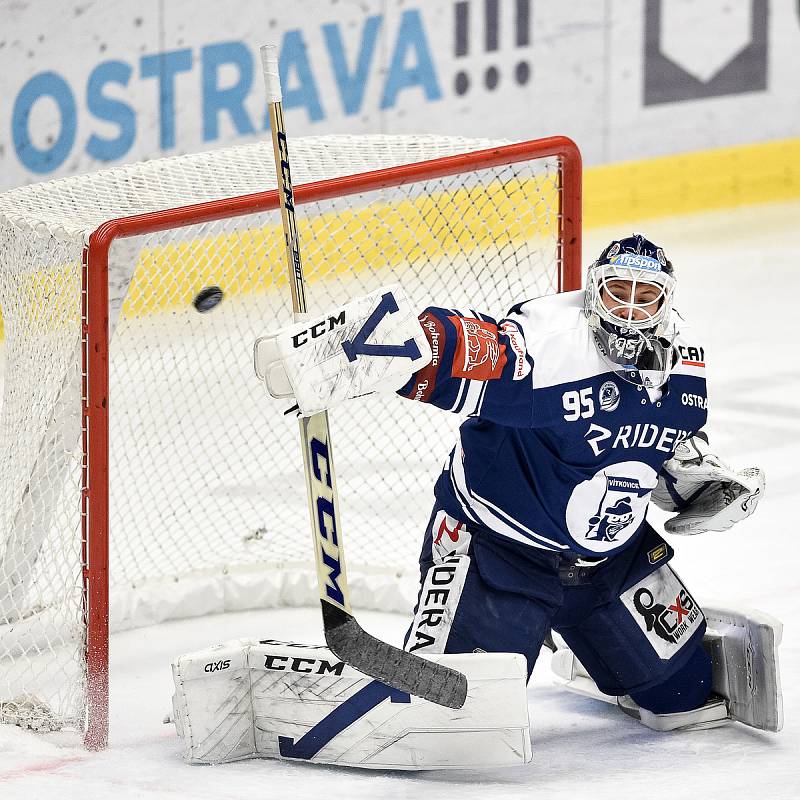 Utkání 24. kola hokejové extraligy: HC Vítkovice Ridera - HC Dynamo Pardubice, 4. prosince 2020 v Ostravě. brankář Miroslav Svoboda z Vítkovic.