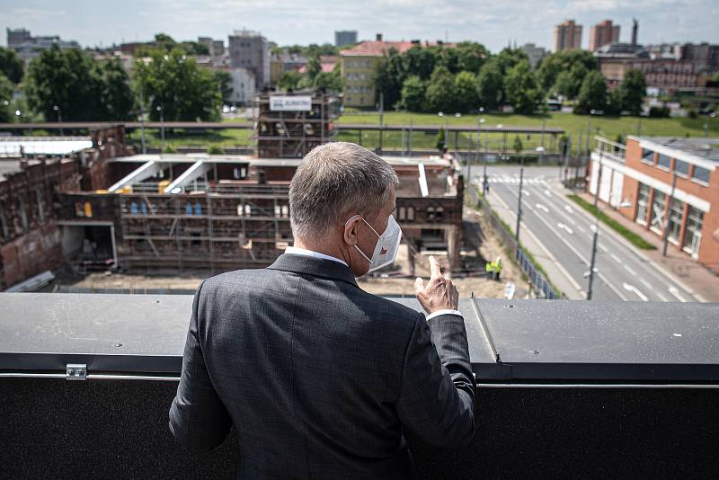 Předseda vlády České republiky Andrej Babiš si prohlédl novostavbu bytového domu Janáčkova a historické městské jatka, 1. června 2021 v Ostravě.