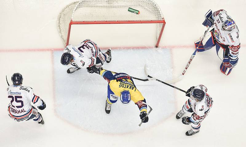 Utkání 32. kola hokejové extraligy: HC Vítkovice Ridera - PSG Berani Zlín, 4. ledna 2019 v Ostravě. Na snímku (uprostřed) Lakatoš Dominik.