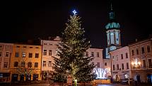 Vánoční strom ve Frýdku-Místku na Místecké náměstí.