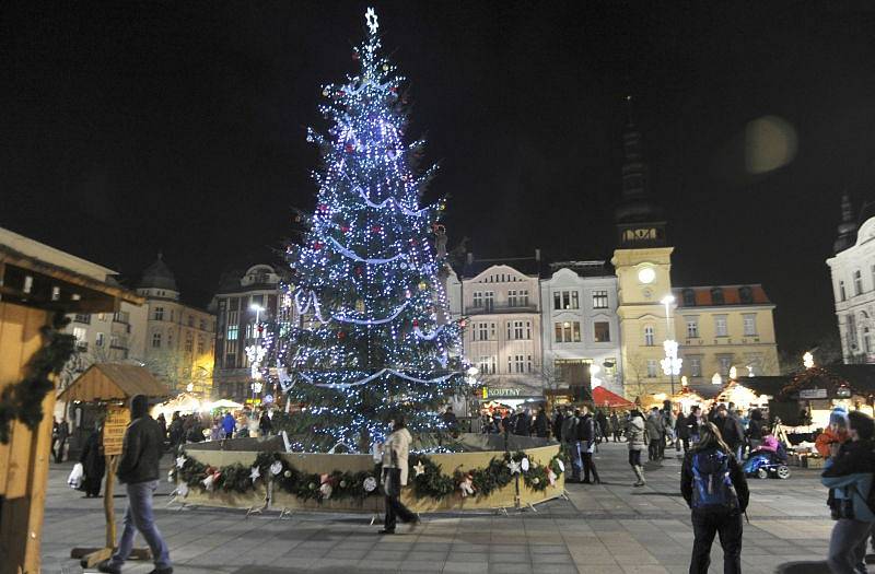 Akce Česko zpívá koledy na Masarykově náměstí v Ostravě.