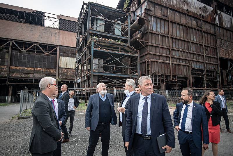 Místopředseda Evropské komise Frans Timmermans (střed) si prohlédl Dolní oblast Vítkovice (DOV), 17. července 2021 v Ostravě.