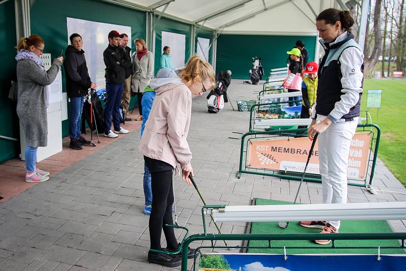 Zahájení golfové sezóny v Golf Park Lhotka.