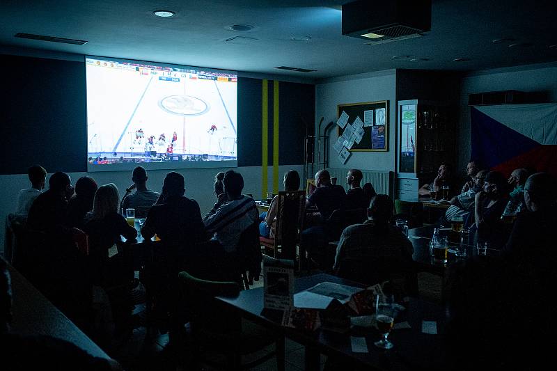 Restaurace Racek v Ostravě-Výškovicích v sobotu 11. května, v čase hokejového zápasu Česko - Norsko (MS v hokeji 2019).
