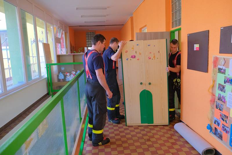 Zásah hasičů v zatopené školce v Ostravě-Hrabůvce.