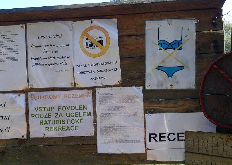 Naturisté již několik desetiletí chodí na nuda pláž Pohoda.