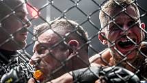 MMA Octagon 11 v Ostravar aréně, 16. března 2019 v Ostravě. Na snímku (v modrem) Václav Mikulášek proti Ondřej Raška.