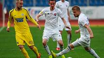 FC Baník Ostrava - FK Varnsdorf. Zleva Karel Knejzlík, Martin Sus, Tomáš Mičola