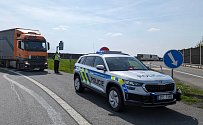 Kontroly policistů na silnicích MS kraje.