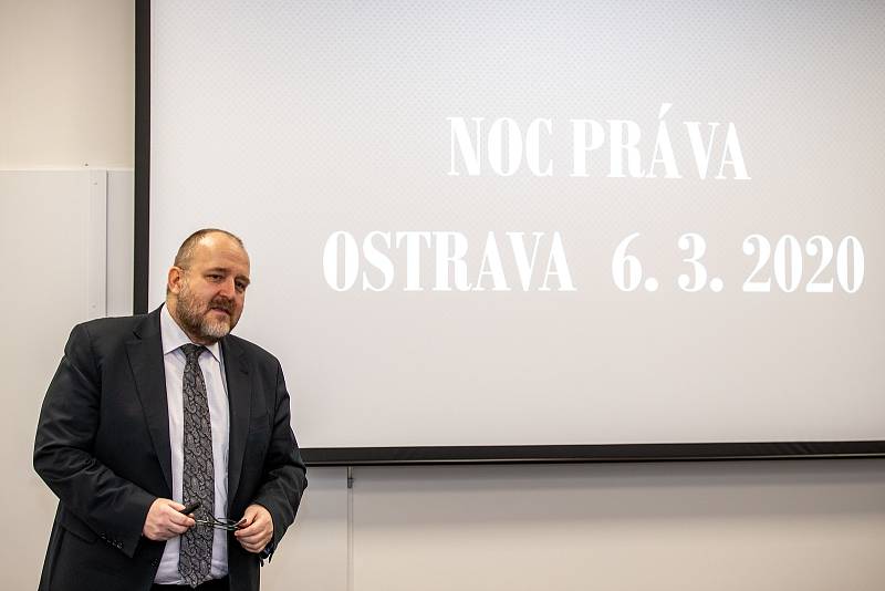 Petr Kausta na tiskové konferenci k události Noc Práva, leden 2020 v Ostravě.