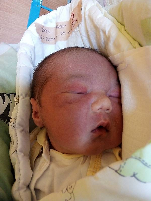 Daniel Uvarov, Krnov, narozen 6. dubna 2021, míra 49 cm, váha 3750 g Foto: Pavla Hrabovská