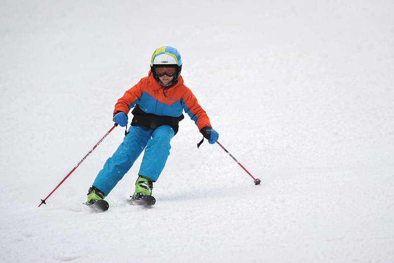 Lyžování ve SKI areálu Bílá v Beskydech.