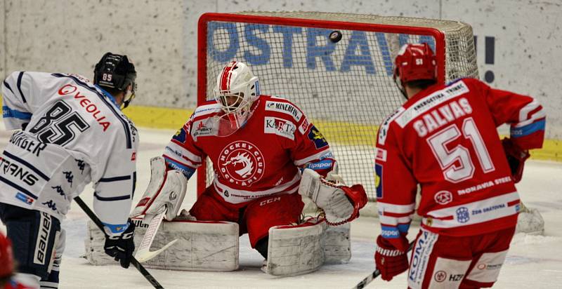 44. kolo hokejové extraligy: HC Vítkovice Steel – HC Oceláři Třinec 2:1 v prodl.