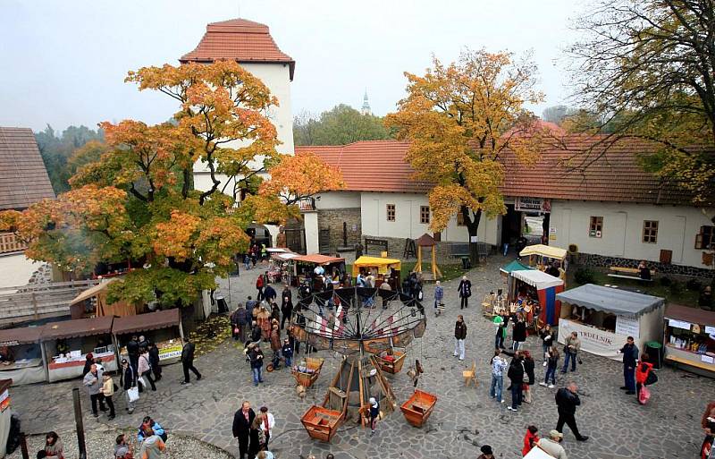 Vůně masových pochoutek se v sobotu linula kolem Slezskoostravského hradu. Uvnitř se totiž konal hodokvas.