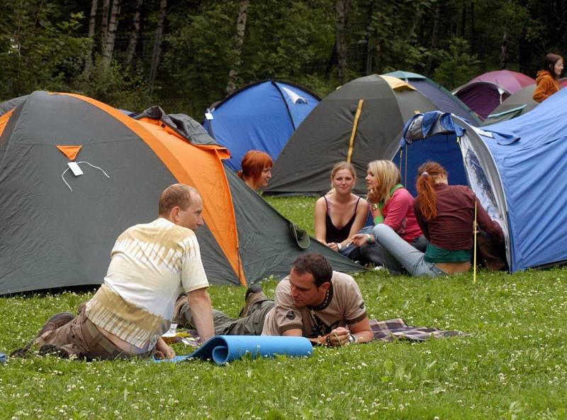 Stanové městečko na festivalu Colours