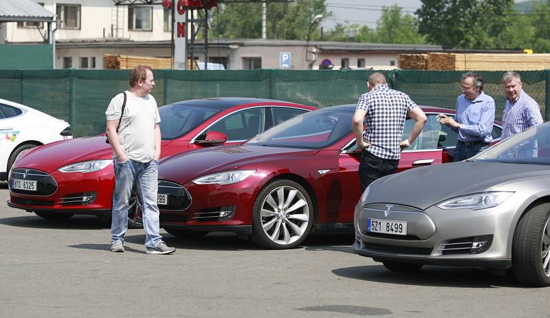 V Ostravě byly k vidění nejrůznější elektromobily, od městských aut až po vozy s dojezdem 500 kilometrů. Foto: 