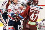 HC Vítkovice Ridera – HC Sparta Praha 3:2 (3:2, 0:0, 0:0), na snímku vlevo Rostislav Olesz, vpravo Jan Buchtele