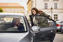 Společnost Uber nabízí své přepravní služby od čtvrtka také v Ostravě a Plzni.