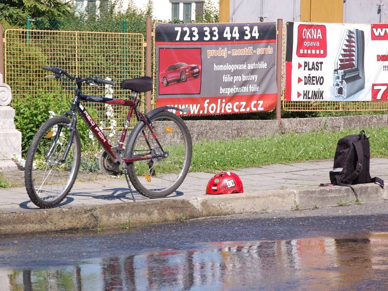 Tragická nehoda mladého cyklisty v Opavě-Komárově