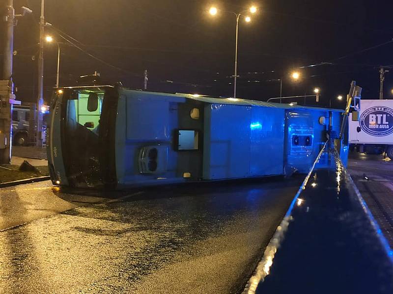 Nehoda autobusu v Ostravě-Porubě.