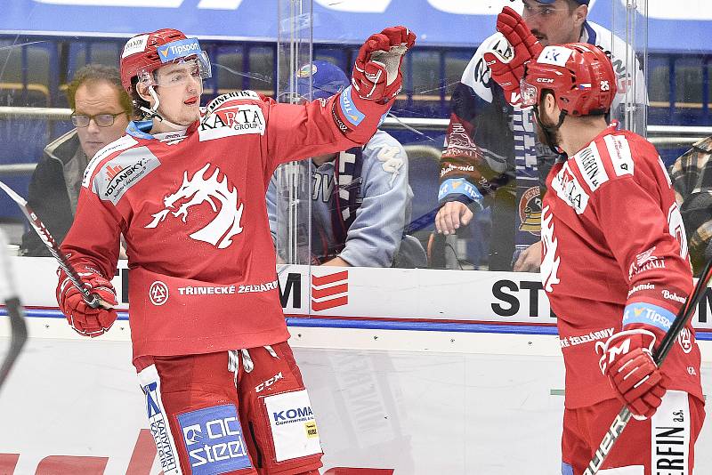 Utkání 7. kola hokejové extraligy: HC Vítkovice Ridera - HC Oceláři Třinec, 3. října 2019 v Ostravě. Na snímku (zleva) radost Michal Kovařčík a Vladimír Roth.