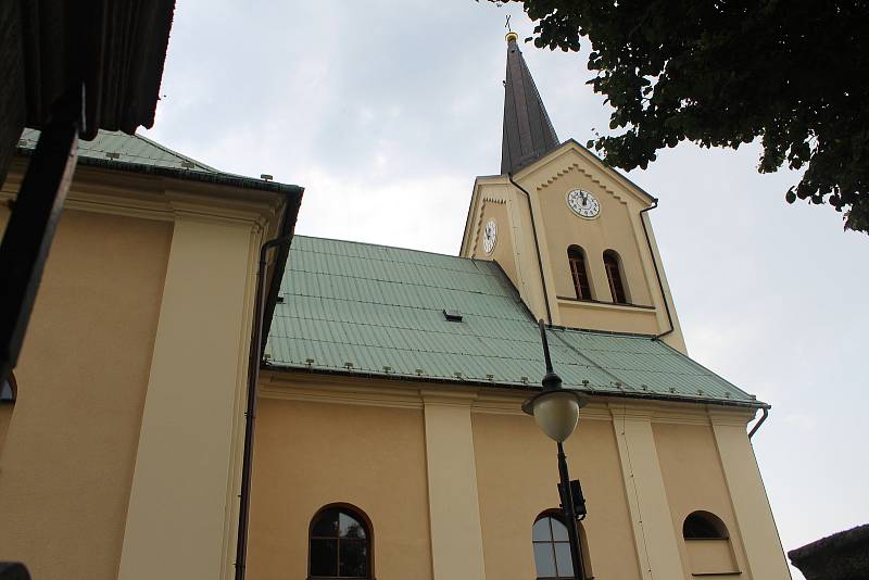 Kostel Nanebevzetí Panny Marie v Třebovicích.