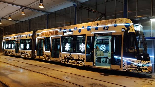Vánoční tramvaj pro Ostravu, listopad 2023.