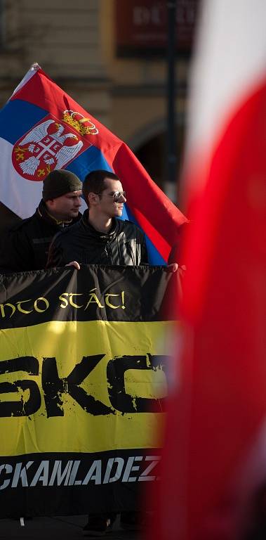 Demonstrace Dělnické mládeže v centru Ostravy. 