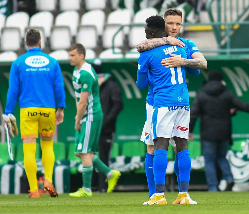 Fotbalisté Baníku Ostrava (v modrém) remizovali v sobotním utkání 27. ligového kola na hřišti Bohemians 1:1.