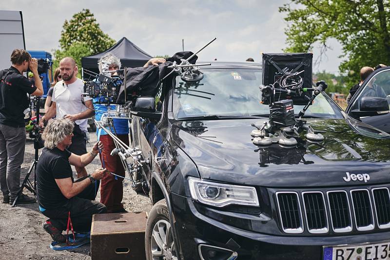 ŠESTÝ DÍL Místa zločinu Ostrava bude plný akce. Na tematiku krádeže drahých vozů se filmaři museli poctivě připravit.