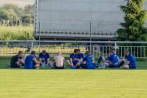 Fotbalisté Žimrovic v sobotu remizovali doma s Krásnými Loučkami 3:3. Podzimní část I.B třídy, skupiny A, uzavřou dohrávkou ve středu 17. listopadu dohrávkou 2. kola v Budišově.