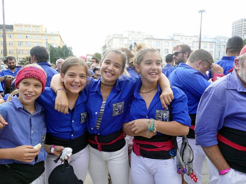 Začátek Festivalu v ulicích přilákal tisíce lidí. Bohatý program bude pokračovat ještě v sobotu a neděli.