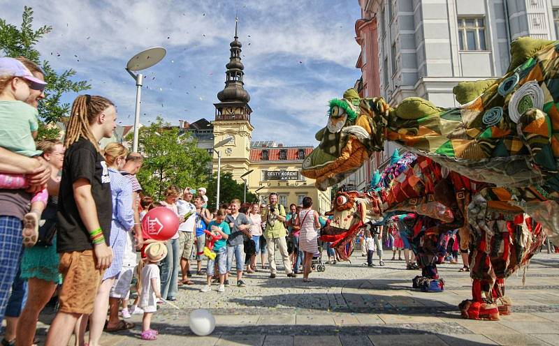 Festival v ulicích – průvod draků centrem Ostravy.