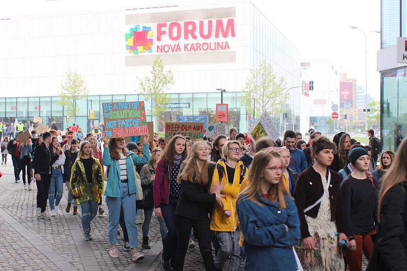 Protestní akce za lepší ochranu klimatu a snižování emisí v Ostravě, 3. května 2019.