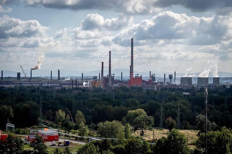 Pohled z těžní věže Dolu Jeremenko na Ostravu.