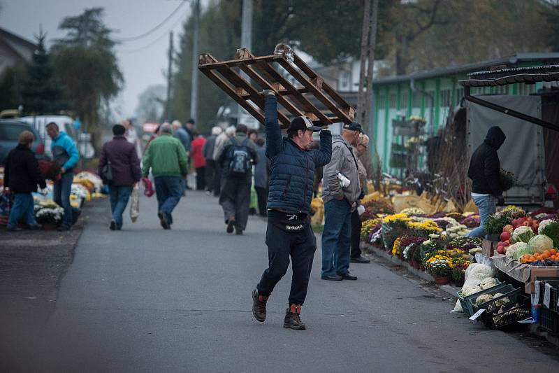 Trhy v polském Zabełkówe.