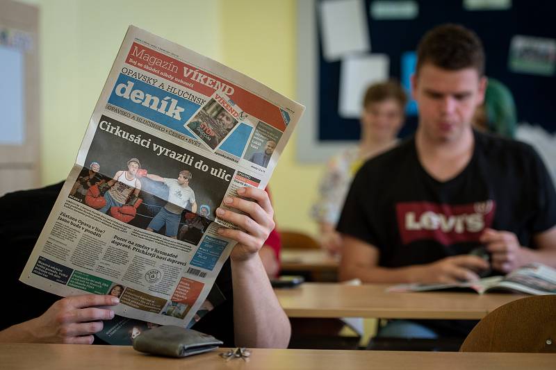 Studenti na OA Poruba při hodině, 10. června 2019 v Ostravě.