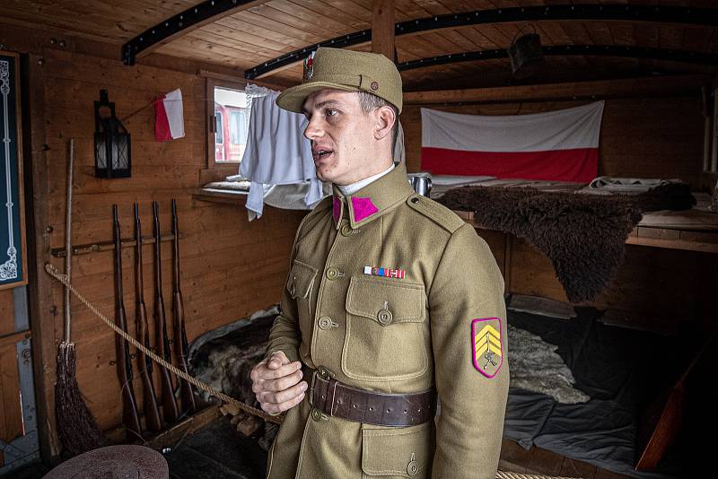 Replika vojenského vlaku, s nímž jeli českoslovenští legionáři v letech 1918-1920 po Transsibiřské magistrále do Vladivostoku, nádraží Ostrava-Svinov, 30. září 2021.