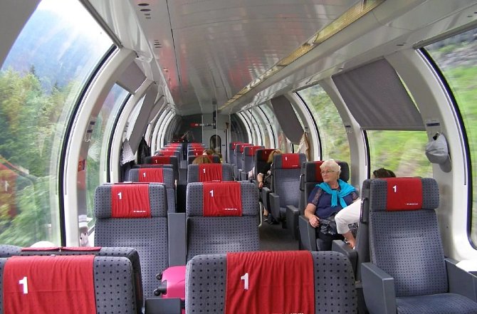 Na české železnici se nově objeví panoramatický vůz švýcarských spolkových drah SBB.