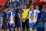 Fotbalisté Baníku Ostrava (v bílém) proti Slovácku.