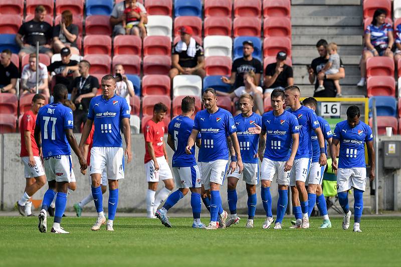 Přátelské utkání Górnik Zabrze - FC Baník Ostrava, 17. července 2021 v Zabrze (PL). (střed) Nemanja Kuzmanovič z Ostravy oslavuje gól.