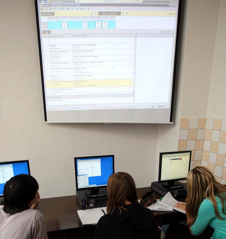 Na Wichterlově gymnáziu zavedli začátkem školního roku systém elektronické třídní knihy.