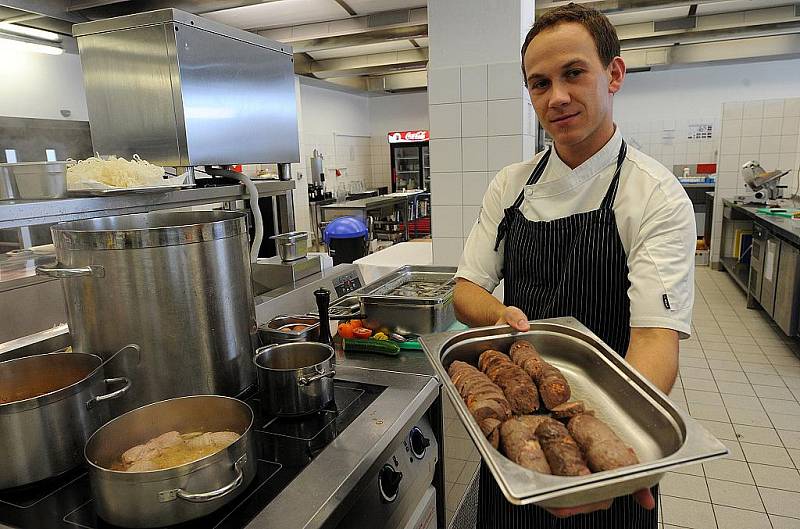 Devětašedesát receptů poslali do prvního ročníku kulinářské soutěže „Jak šmakuje Moravskoslezsko“ obyvatelé kraje. Ty pak hodnotila odborná porota. Zasedl v ní například i Tokio Okamura. 