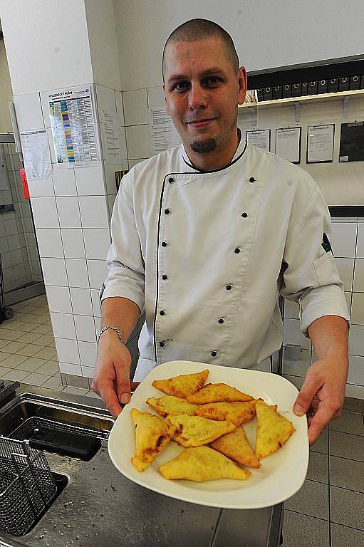 Devětašedesát receptů poslali do prvního ročníku kulinářské soutěže „Jak šmakuje Moravskoslezsko“ obyvatelé kraje. Ty pak hodnotila odborná porota. Zasedl v ní například i Tokio Okamura. 