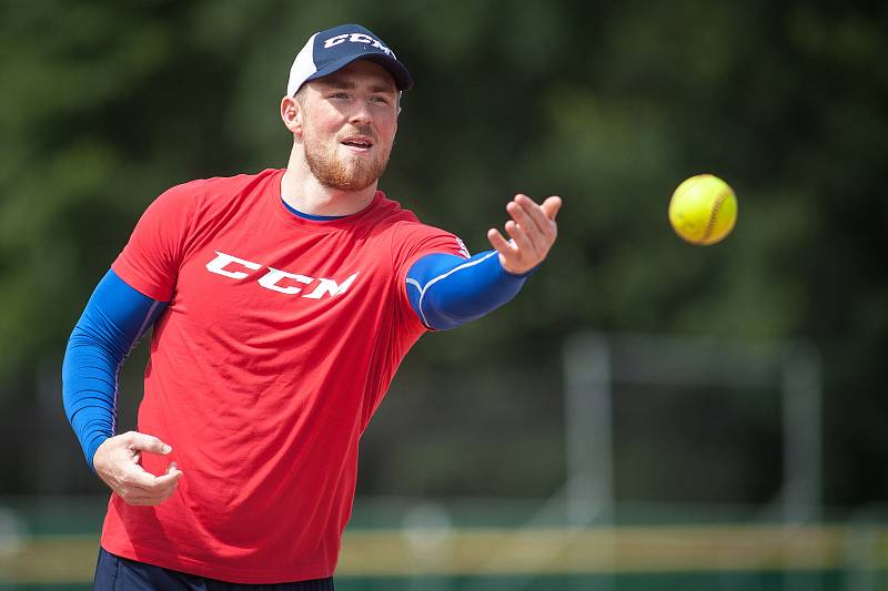 Arrows Fest 2018 v Ostravě-Porubě nabídl exhibiční zápas hokejistů Vítkovic, baseballistů Arrows Ostrava a amerických fotbalistů Steelers Ostrava.