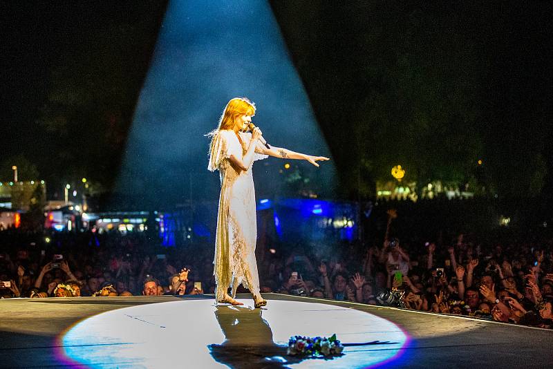 Hudební festival Colours of Ostrava 2019 v Dolní oblasti Vítkovice, 17. července 2019 v Ostravě. Na snímku Florence + The Machine.