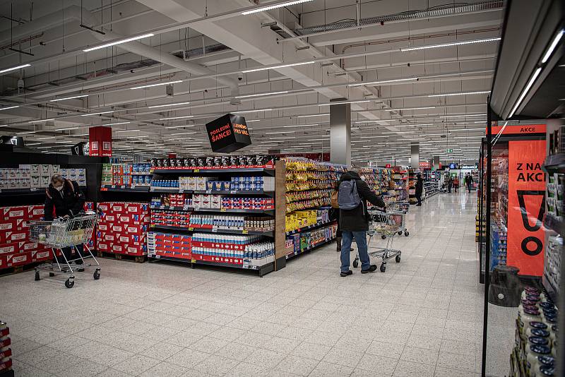 Otevření nově zrekonstruovaného obchodního domu Kaufland v Ostravě-Porubě, 8. prosince 2021.